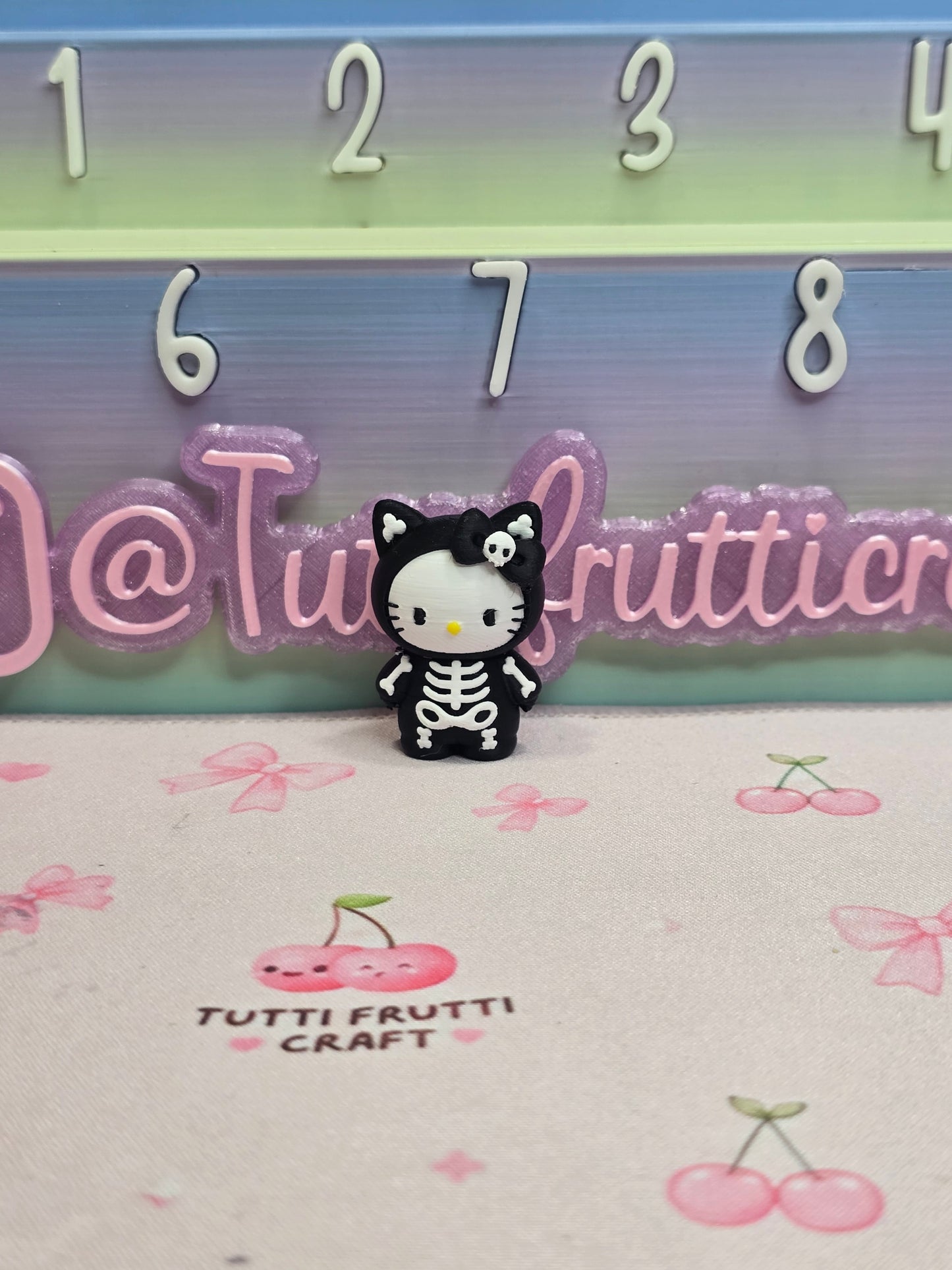 Skeleton theme pen topper