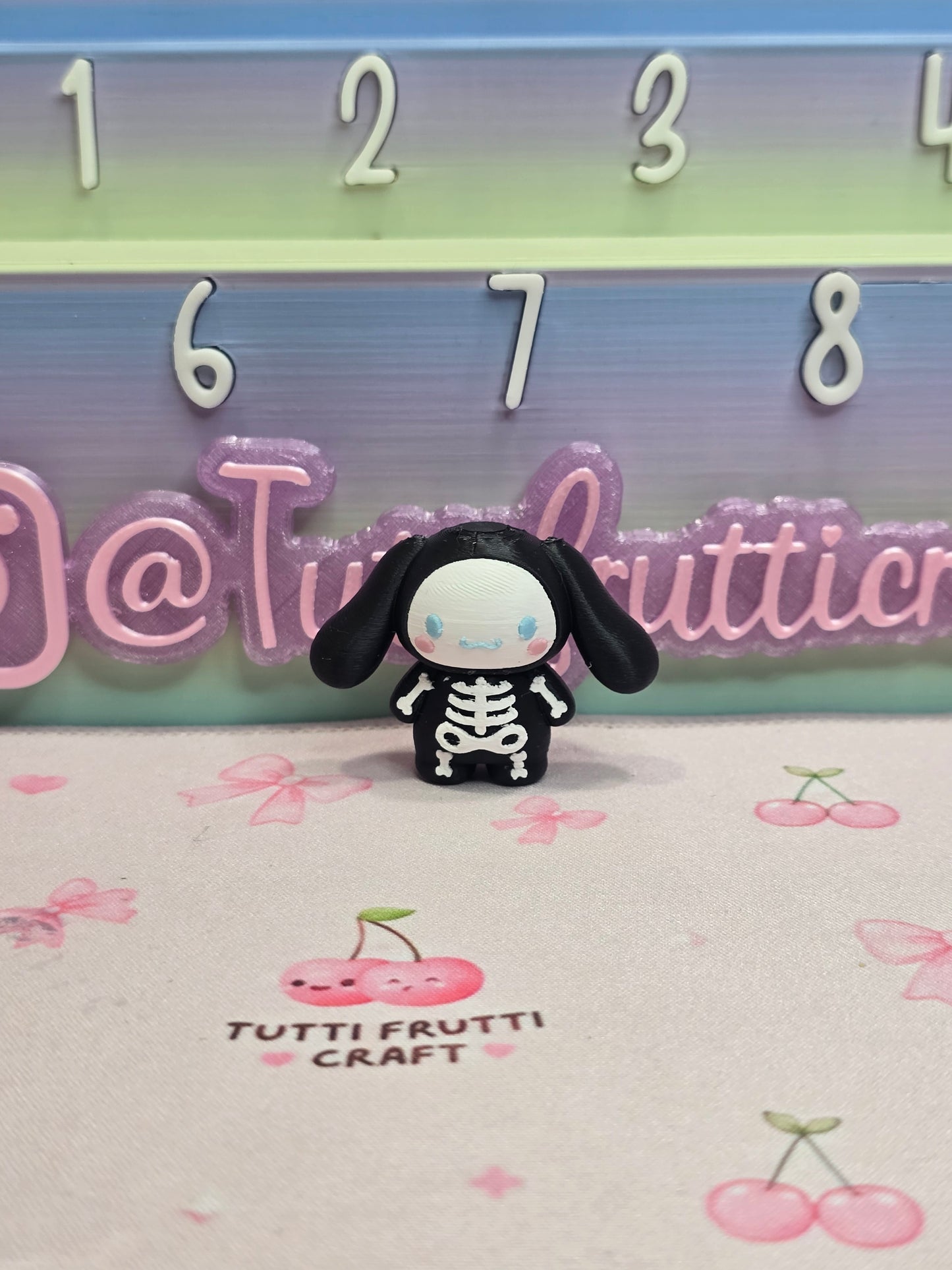 Skeleton theme pen topper