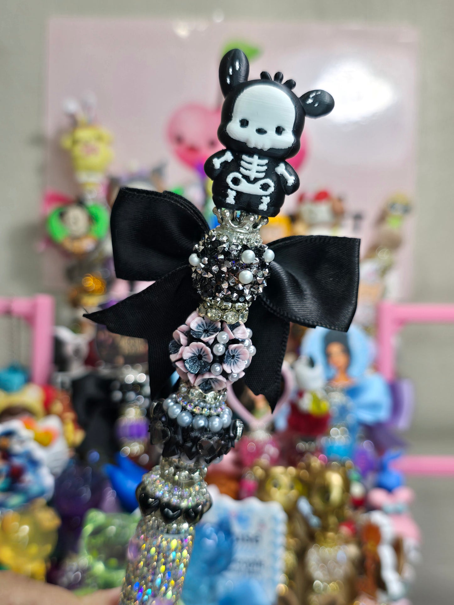 Skeleton theme pen topper
