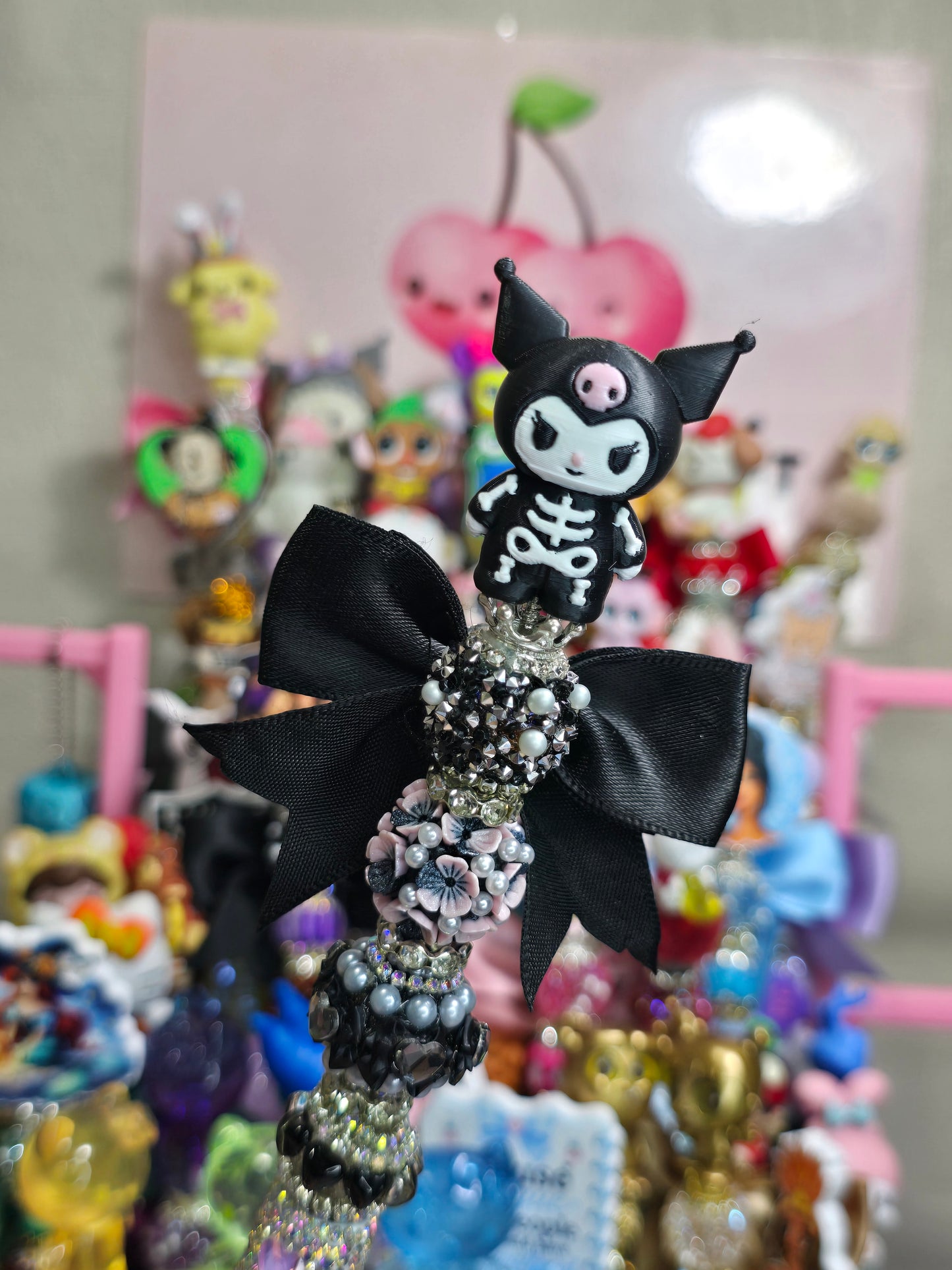 Skeleton theme pen topper