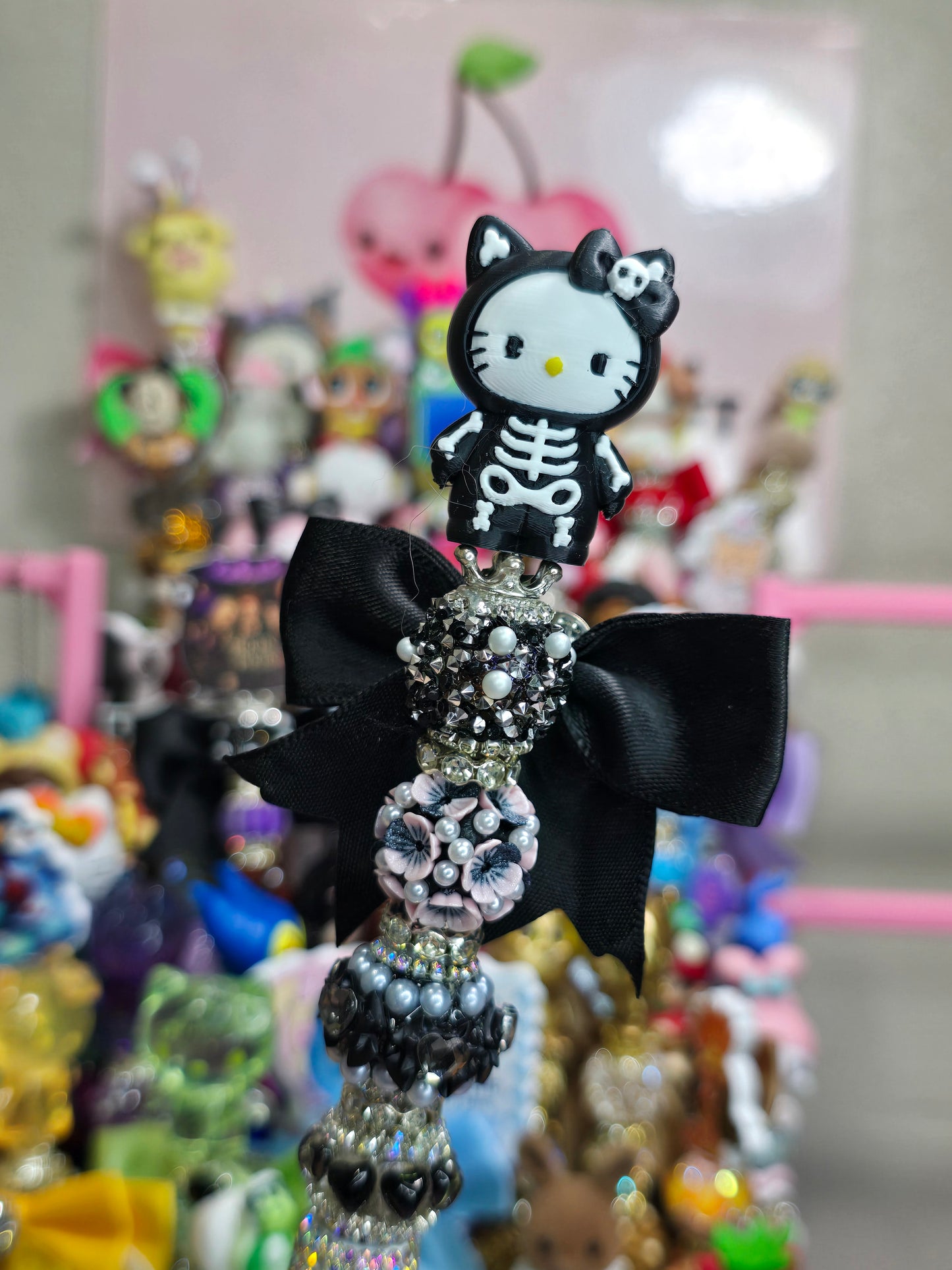 Skeleton theme pen topper