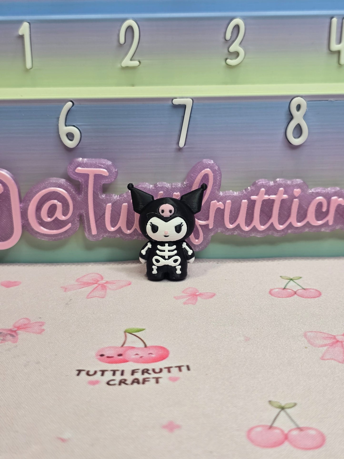Skeleton theme pen topper