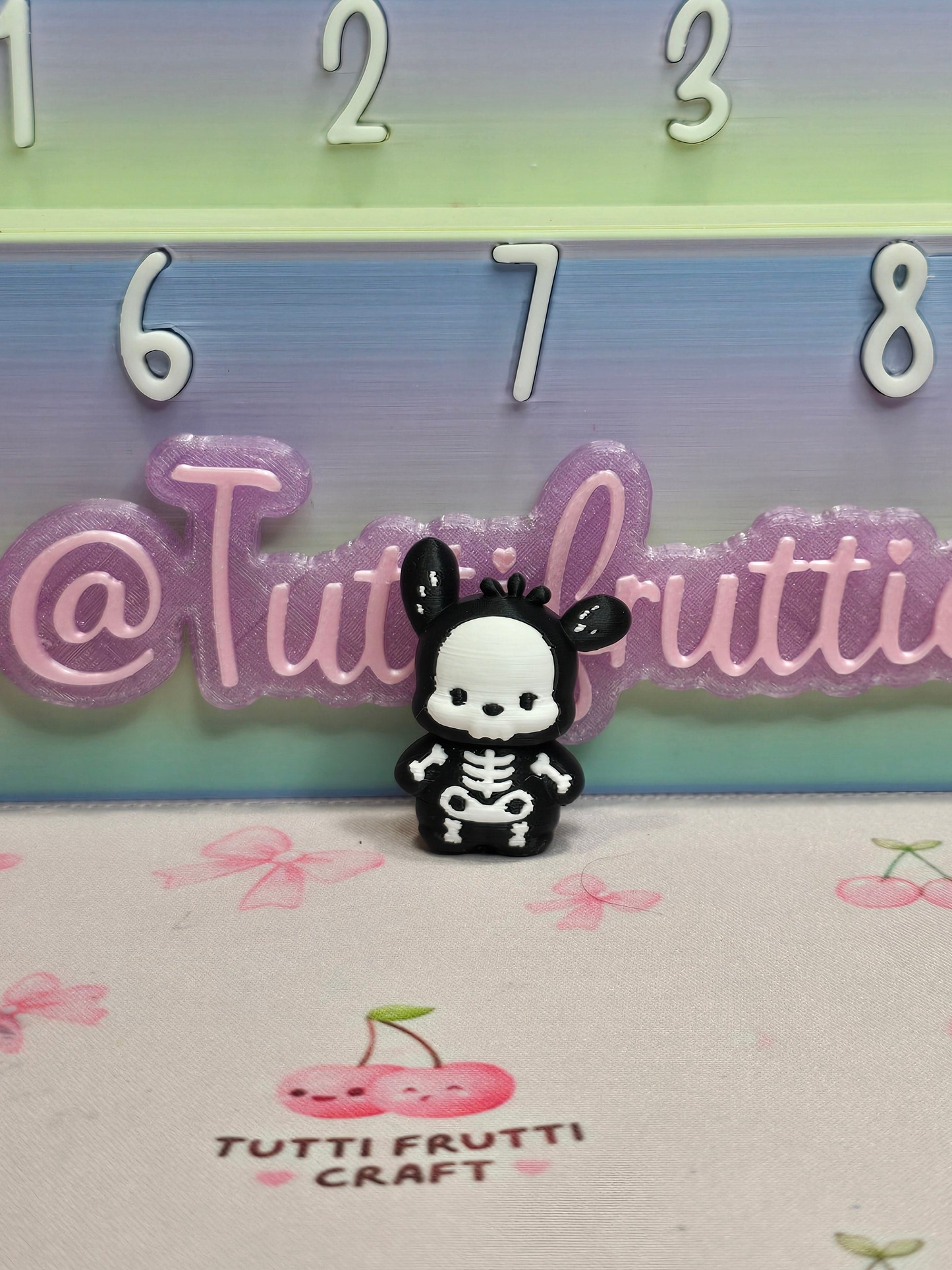 Skeleton theme pen topper