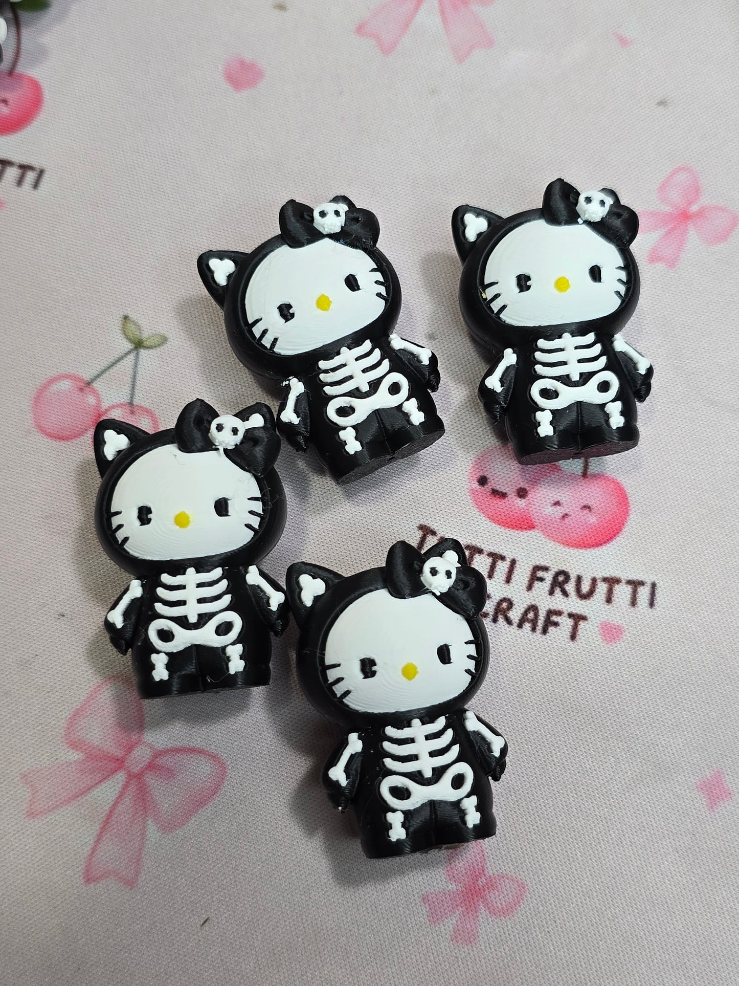 Skeleton theme pen topper