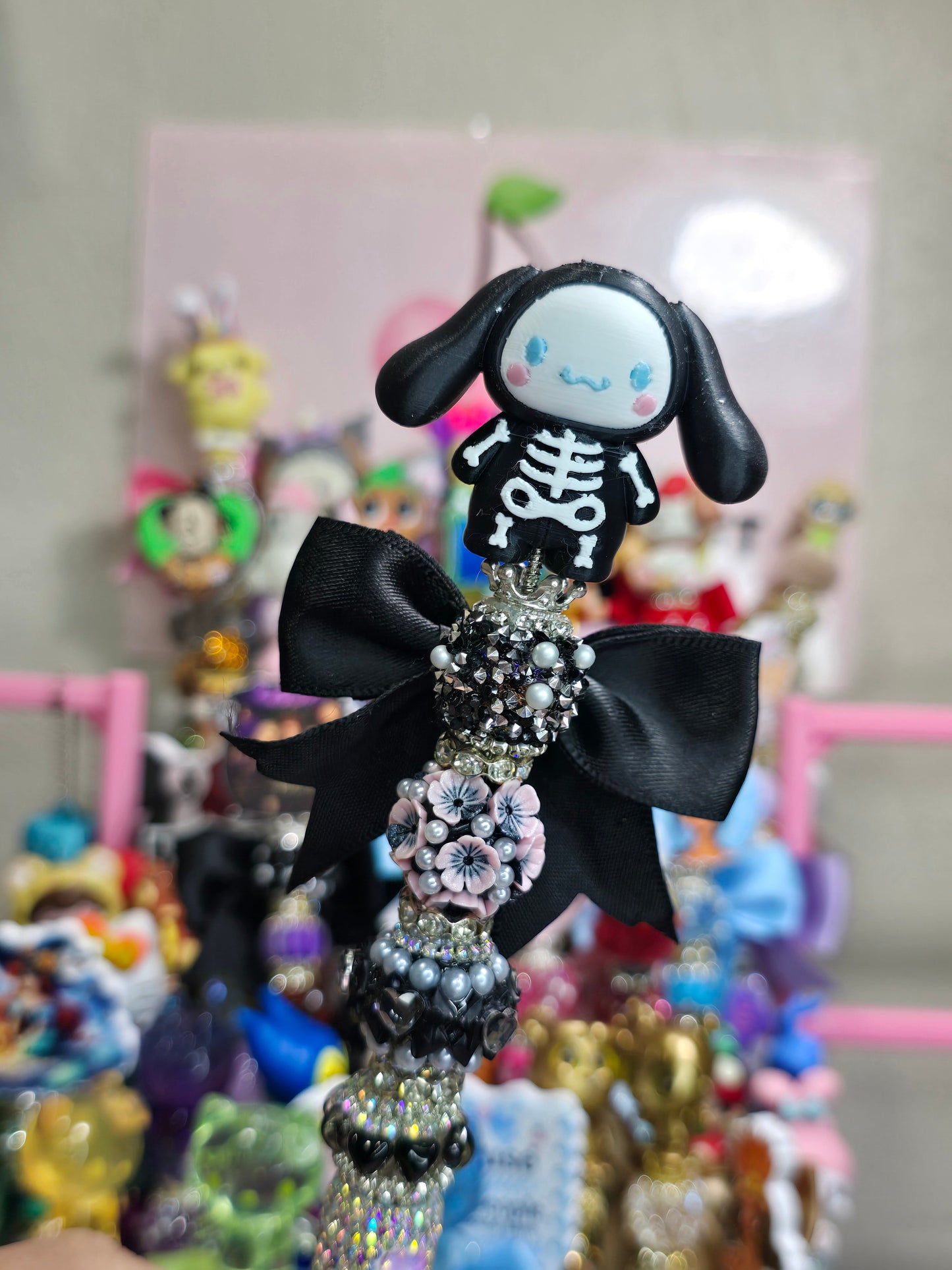 Skeleton theme pen topper